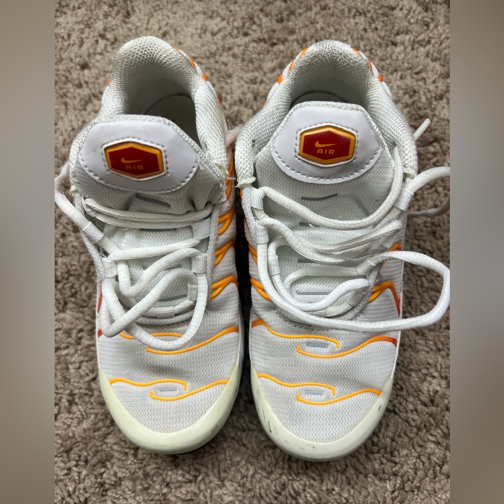 Nike Air Max Plus Sunburn Youth Sz 1Y Sneaker Shoe FN3858-100 - Picture 3 of 6